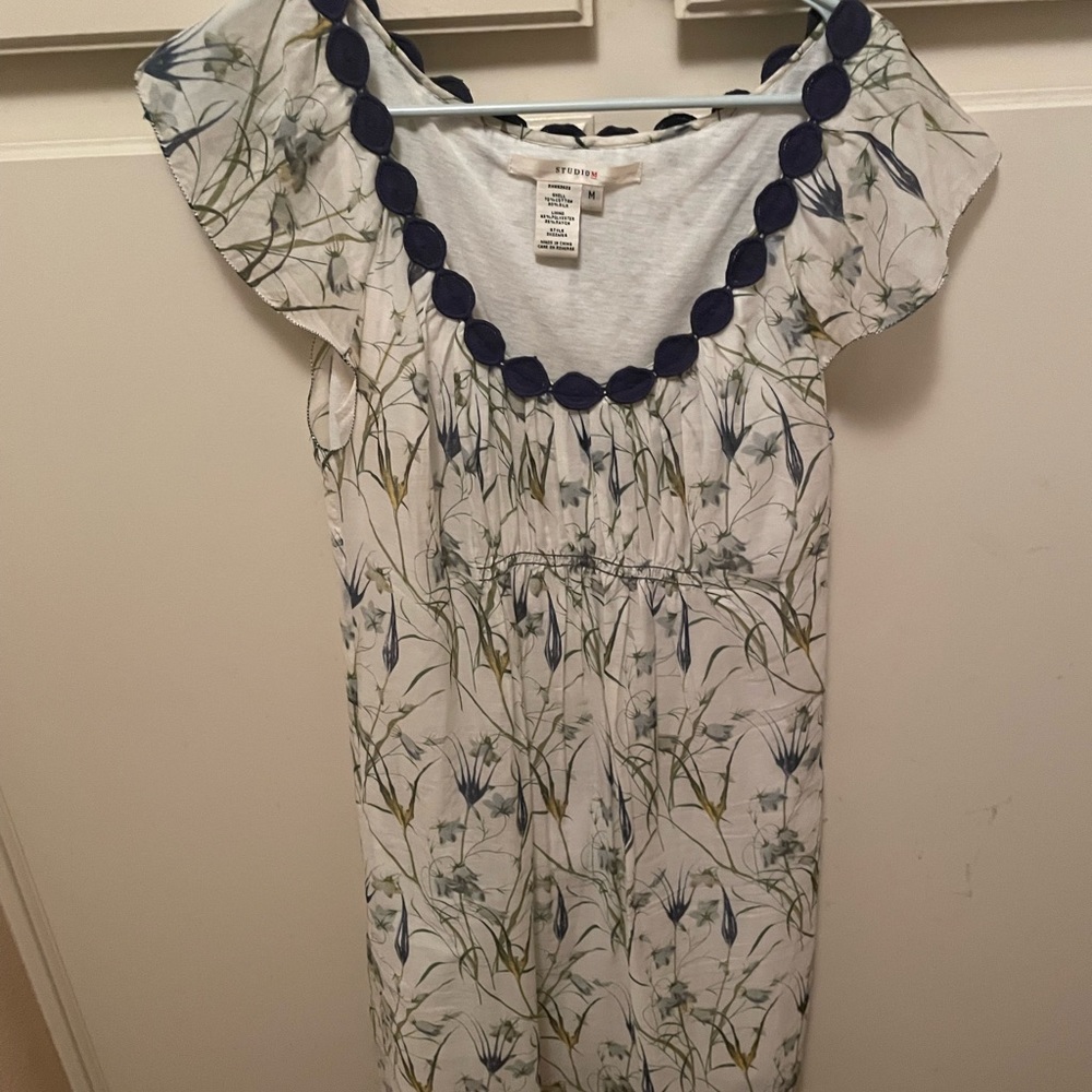 Studio M Woman’s cotton dress lining. A beautiful crocheted neckline.